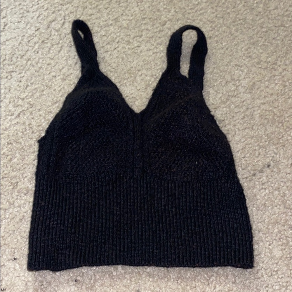 Black Fitted around rib cage Crop Top. Size: Small
